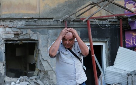 В Донецке снаряды попали на школьную площадку: 2 подростка погибли, 3 ранены - горсовет