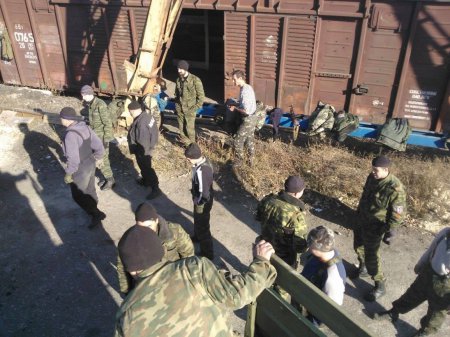 Боевики получают снаряды для Градов по железной дороге (фото)