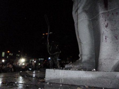 В Запорожье сегодня собрались валить Памятник Феликсу Дзержинскому (ФОТО)