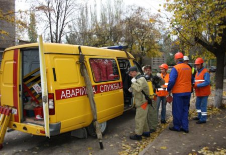 Газовщики едва спаслись от автоматной очереди приехав чинить газопровод в Станице Луганской - Москаль