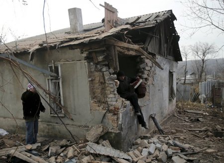 В Донецкой области появляются новые разрушения (фото)