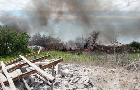 В Станице Луганской боевики взорвали склад боеприпасов