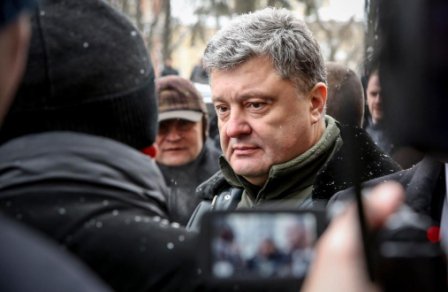 Порошенко на Львовщине вручил военным ключи от квартир