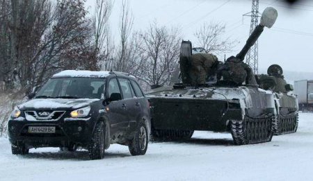 Очередная гуманитарная помощь России - военная бронетехника (фото)