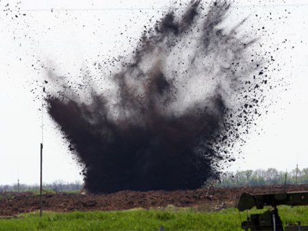 Убегая от военных, террористы подорвались на своих же минах