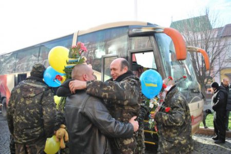 Закрпатье встретило солдат ВСУ из под Луганска (фото)