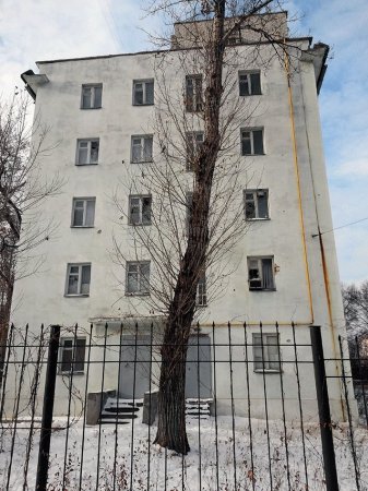 В сети Интернет опубликовали фото посеченного снарядами района Донецка. ФОТО