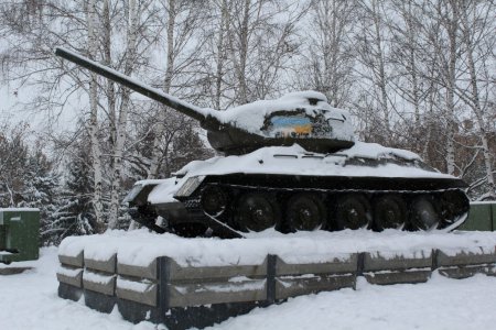 В Новосибирске украинцы напали на монументы и памятники. ФОТО