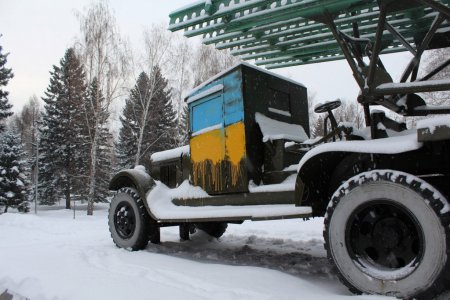 В Новосибирске украинцы напали на монументы и памятники. ФОТО