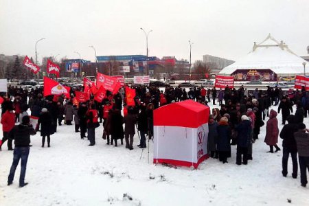 В России проходят митинги в связи с сокращениями из-за санкций (фото)