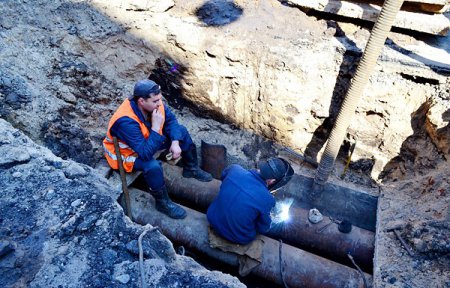 В Луганске не выпить воды, не согреться