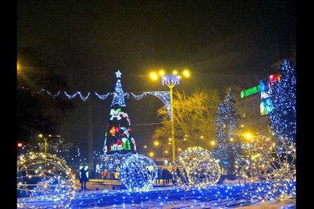 В Донецке зажгли новогоднюю ёлку (фото)