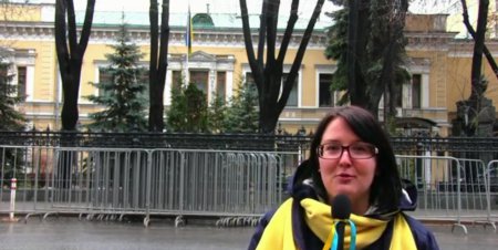 Россияне поздравляют украинцев. ВИДЕО