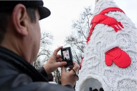 В Одессе хороводят вокруг синтепоновой “ёлки”