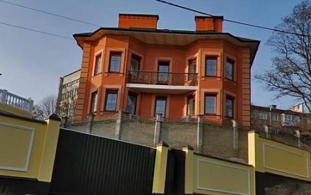 Николай Азаров продает дом в Киеве