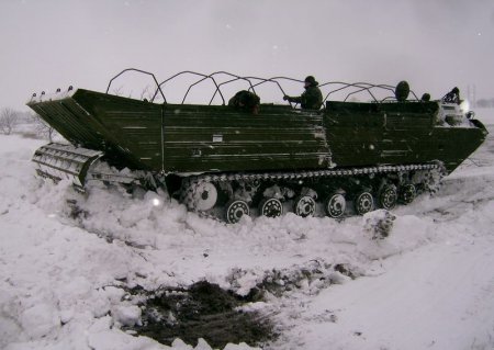 К расчистке дорог от снега на Одесчине подключили украинских военных. ФОТО