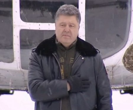 Порошенко поет гимн Украины. ВИДЕО