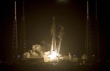 Во Флориде успешно стартовал корабль SpaceX Dragon. ВИДЕО