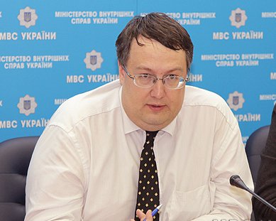 Чиновников, берущих взятки, нужно сажать в тюрьму - Антон Геращенко