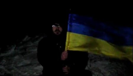 В Крыму на пике Роман-Кош установили украинский флаг. ВИДЕО