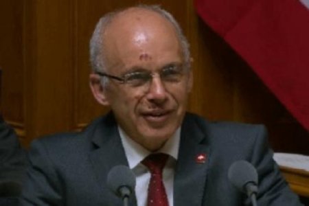 59-летний министр обороны Швейцарии на работу ездит на велосипеде