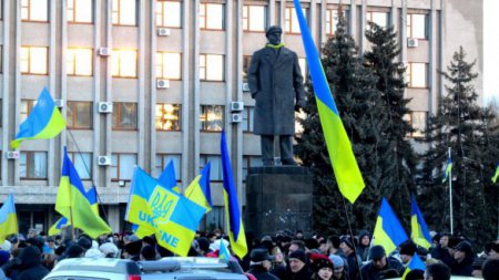 Славянцы требуют снести памятник Ленину в своем городе