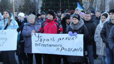 Славянцы требуют снести памятник Ленину в своем городе