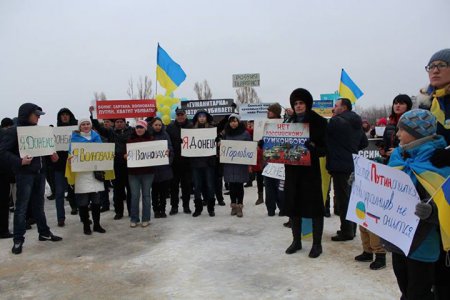 Мариупольцы протестуют против агрессии РФ в Украине