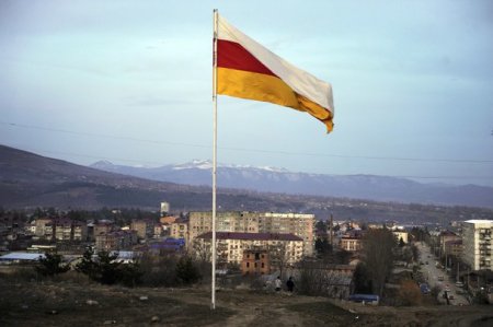 Рыбак рыбака видит издалека: в ЛНР признали Южную Осетию