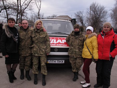 Народные депутаты от фракции БПП продолжают помогать военным в зоне АТО