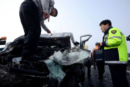 В Южной Корее в ДТП попали 100 автомобилей и несколько автобусов. ФОТО