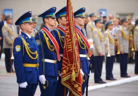 Харьковский военный ВУЗ досрочно выпустил 300 пилотов