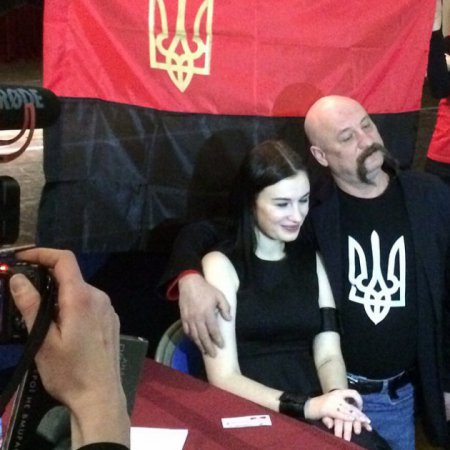 Настю Приходько после приезда в США встречали с флагом УПА