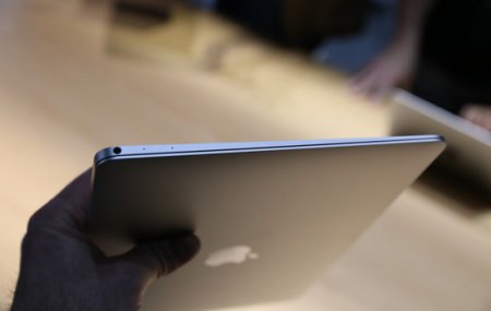 Новый MacBook Air вышел с одним USB-портом. Пользователи в шоке