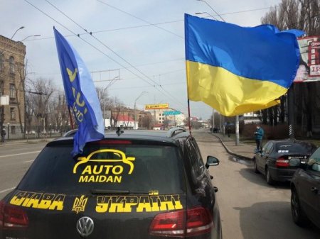 Путину в образе Гитлера "Автомайдан" установил могильный "надгробок"