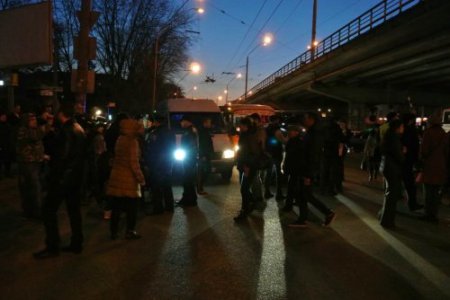 Жители просп. Победы в Киеве праздновали свою маленькую победу над титушками и 