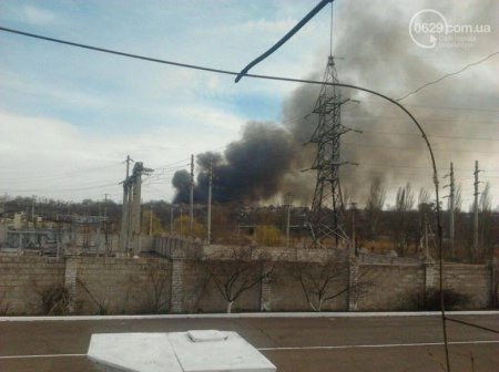 Пожар в Мариуполе накрыл город черным дымом. ФОТО