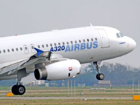 В Японии Airbus А320 не разминулся с 18-метровой антенной - пострадали люди