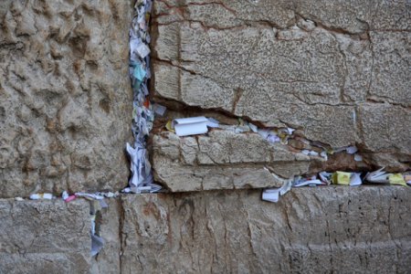 В Ирусалиме к Пасхе готовят знаменитую Стену Плача. ФОТО