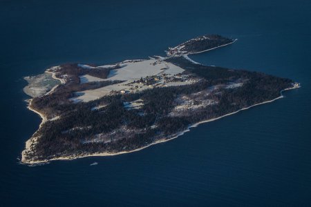 Тюрьма острова Бастой - когда наказание в радость. ФОТО