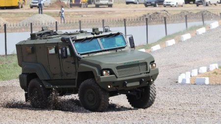 Украинским силовикам передали новые бронеавтомобили 