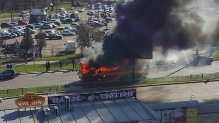 Во Львове сгорел троллейбус. ФОТО