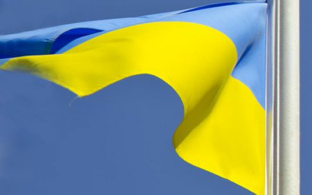 Житель Константиновки сорвал украинский флаг со здания местной больницы