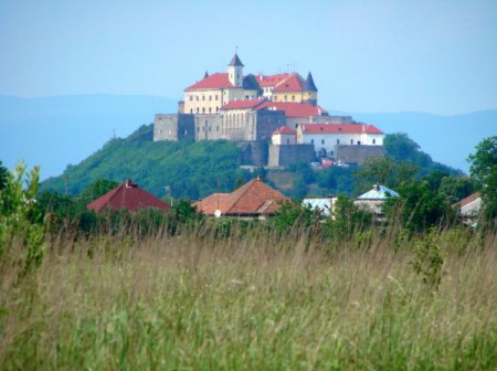 Величественные замки - гордость Западной Украины. ФОТО