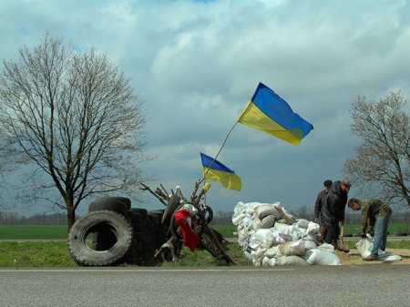 На Ривненщине два села отгородились друг от друга блокпостами