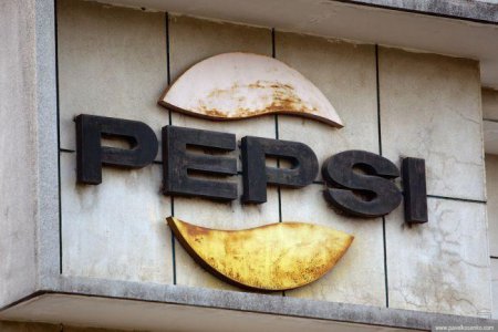 Одна из достопримечательностей Камбоджи - заброшенный завод Pepsi. ФОТО