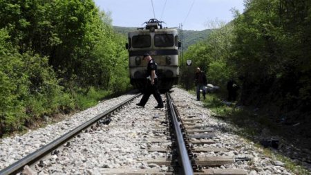 В Македонии трагедия на рельсах - погибло 14 мигрантов