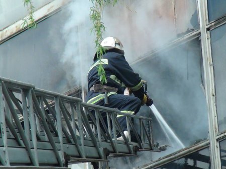 В Ивано-Франковске сегодня горел бывший завод 