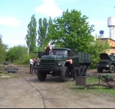 Военные восстановили старые грузовики для АТО (ТВ, видео)