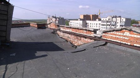 У Тернопольской многоэтажки рухнула крыша. ФОТО